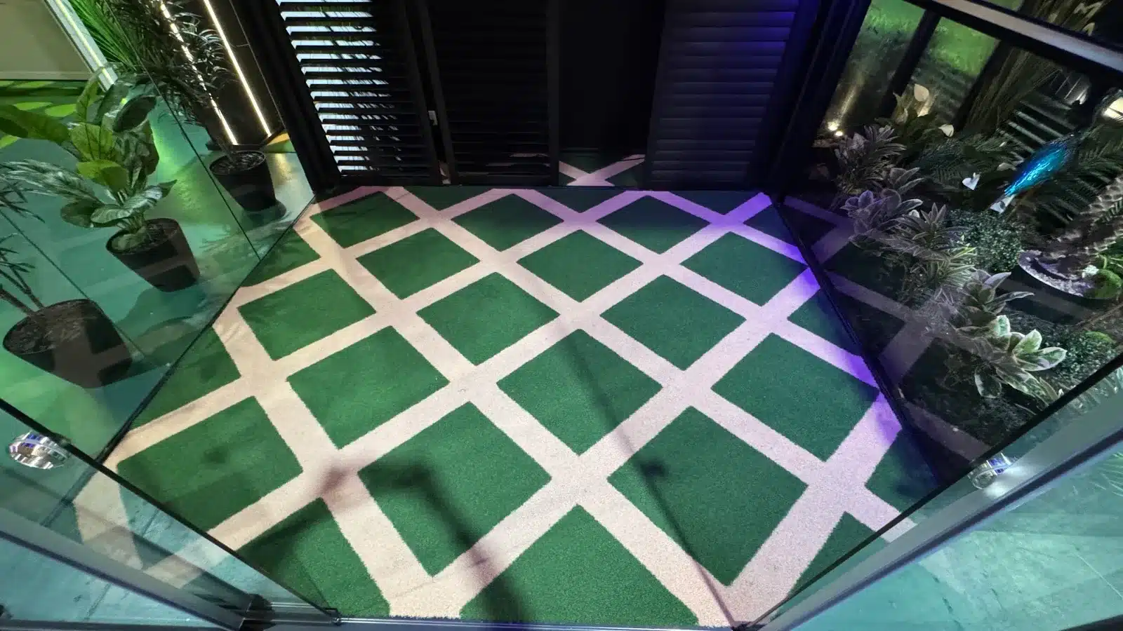 Lattice-pattern LuxTurf artificial turf in green and white at the Lumina showroom