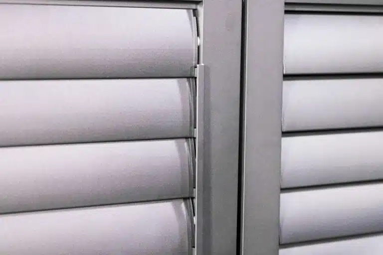 Sliding louvered windows 3.658 x 3.048 m