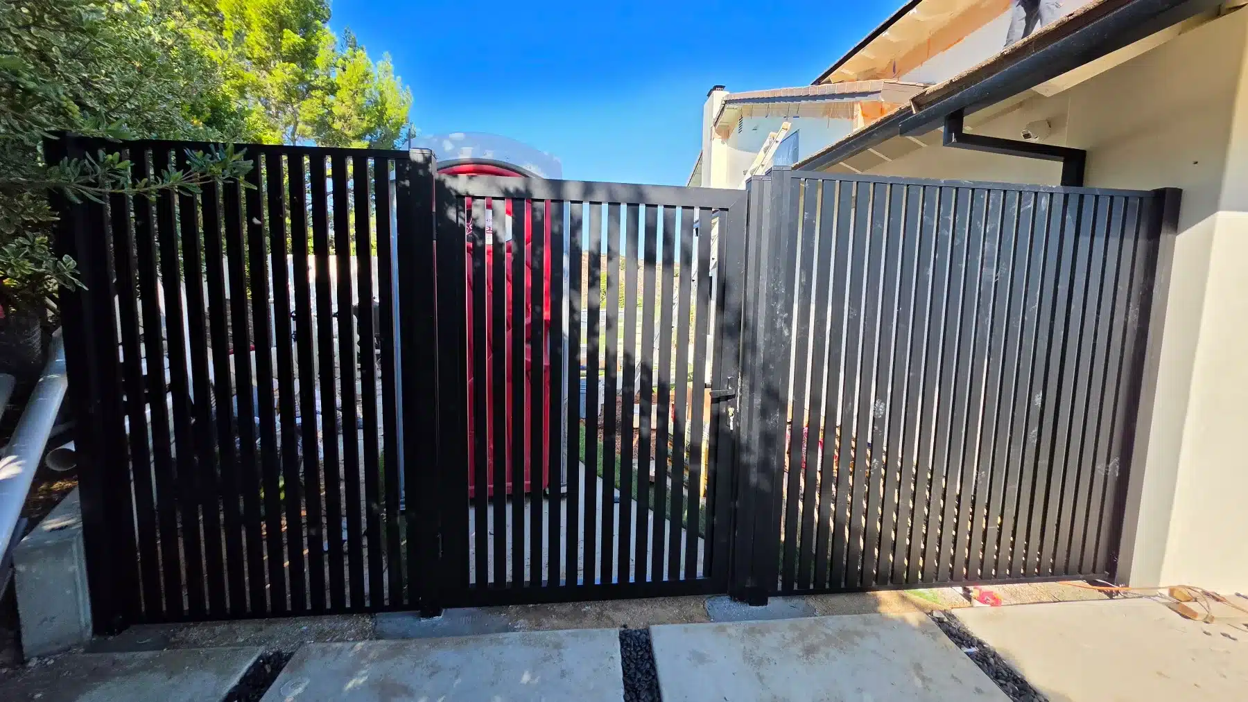 Hampton aluminum fence and gate at a Westlake Village home