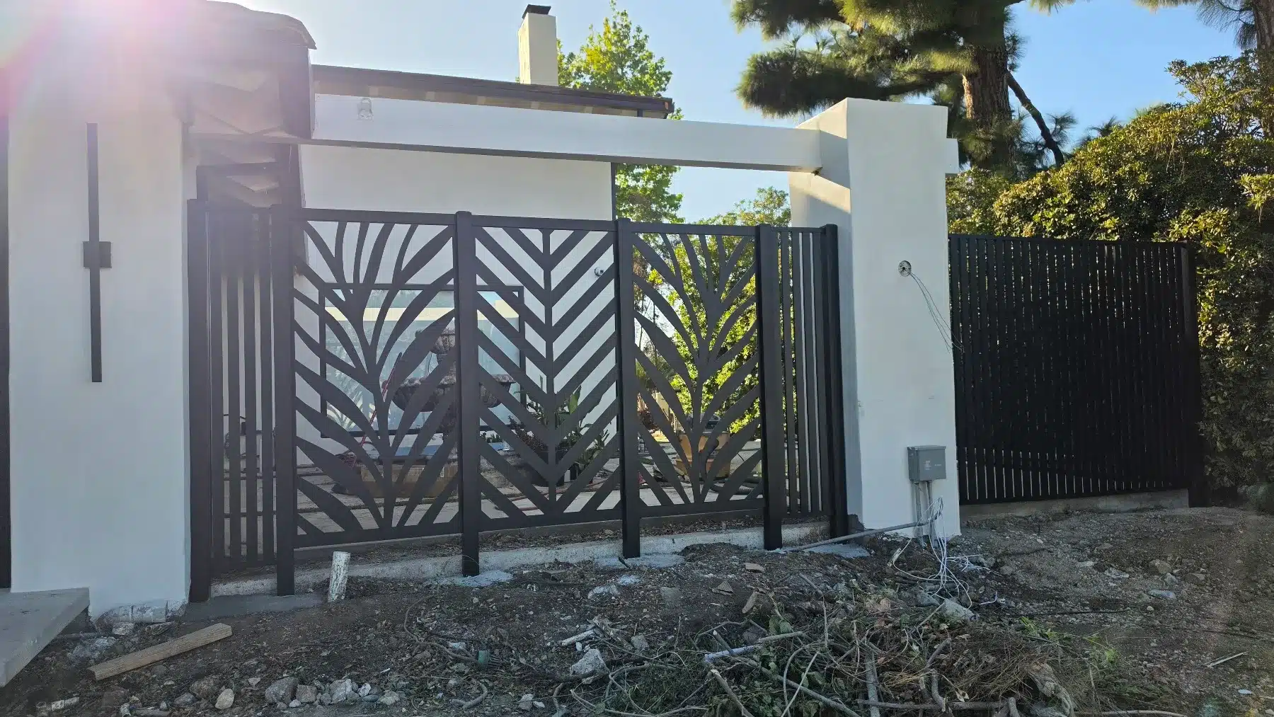 Leaf decorative aluminum panels and Hampton fence in Westlake Village